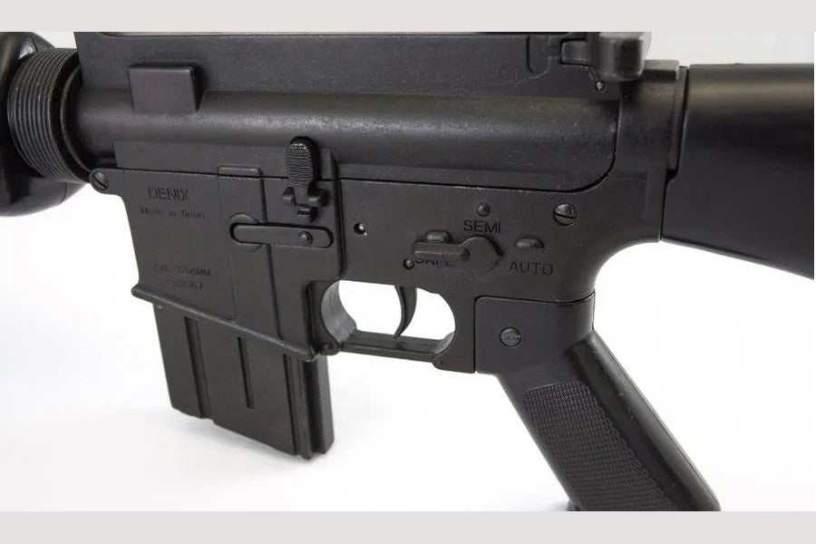 Denix Vietnam Era M16A1 Non-Firing Movie Prop Rifle